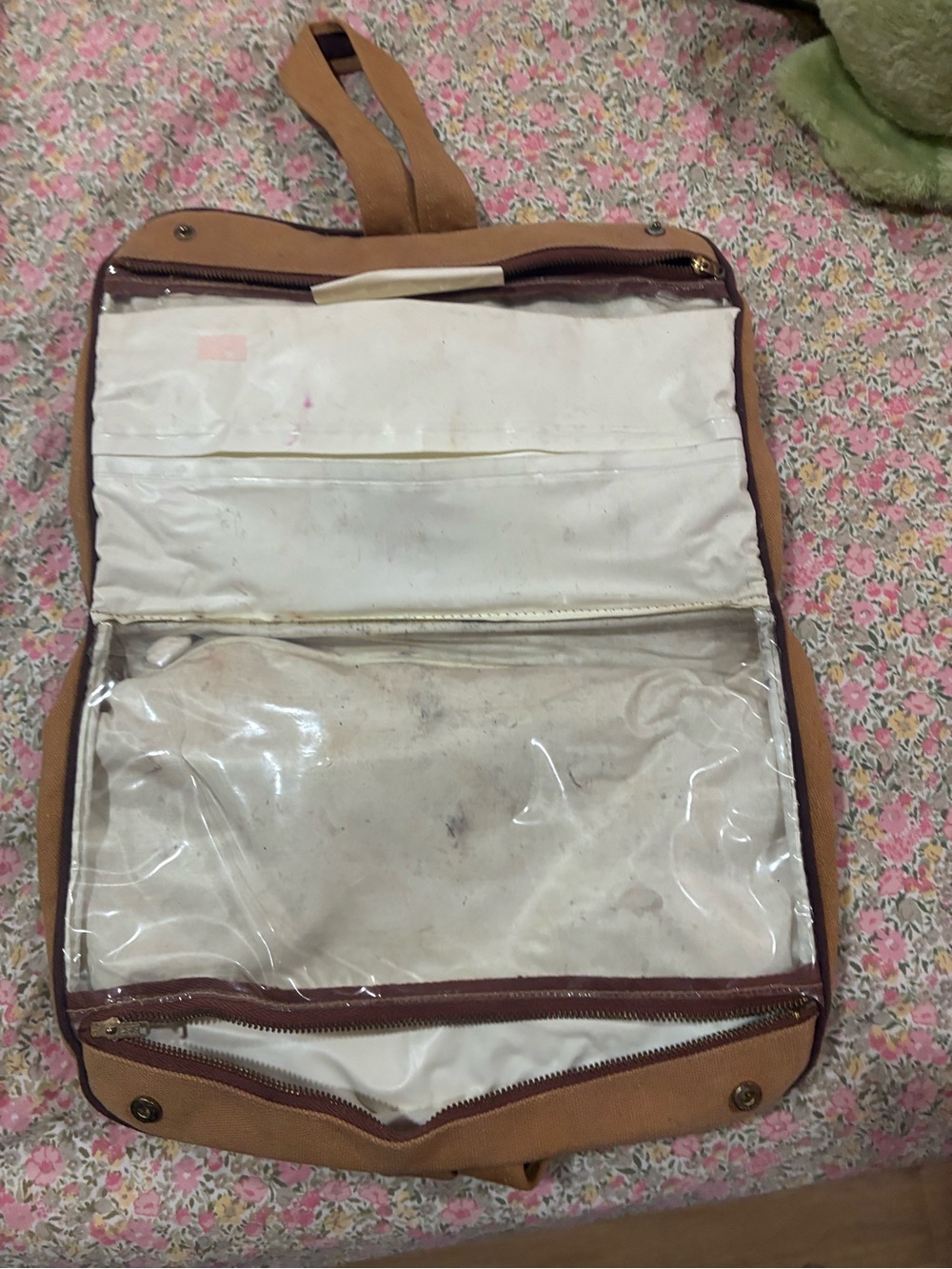Women’s Tan Travel Organizer Bag